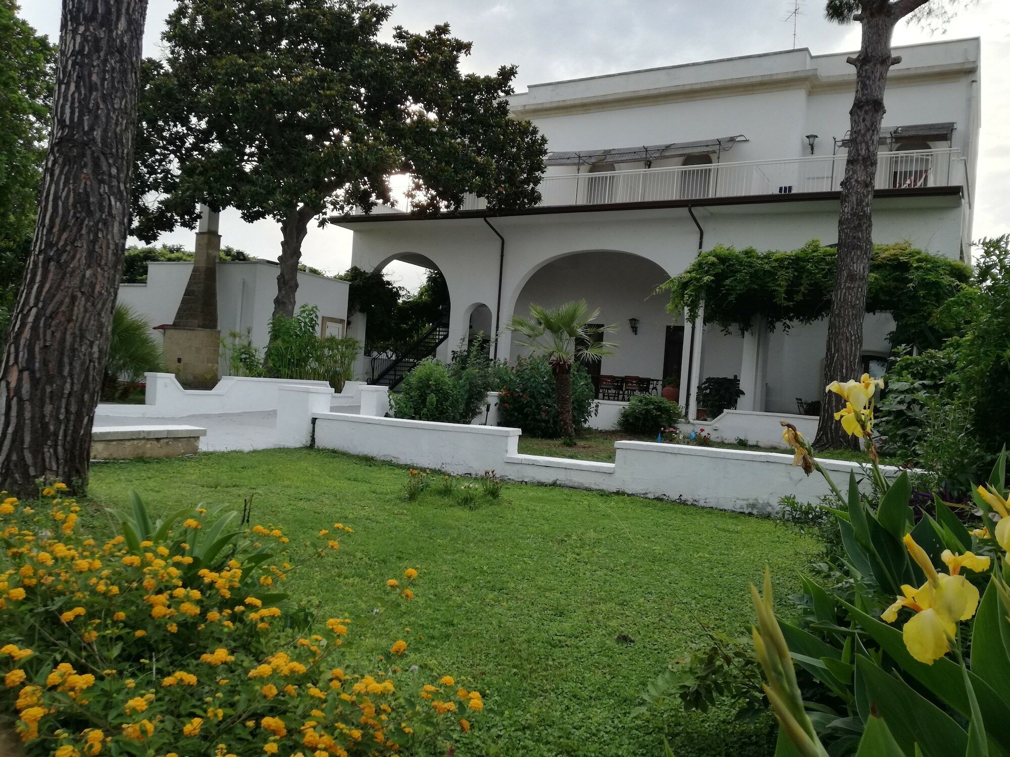 Borgo Fiore Country House 萨利切萨伦蒂诺 外观 照片